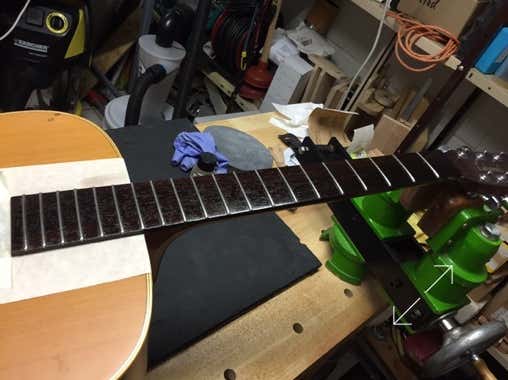 Griffbrett neu bundiert