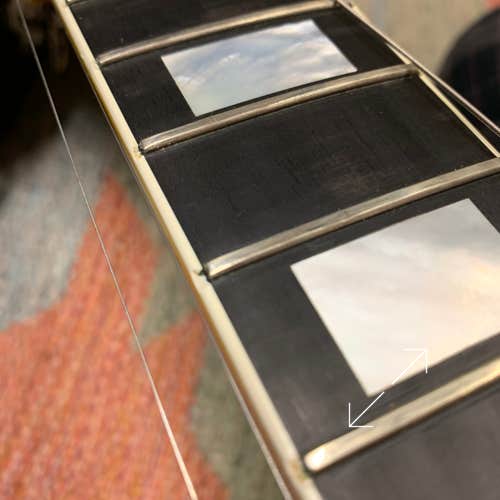 Die Gibson LP 1957 hatte ausgebrochene Binding-Zapfen.